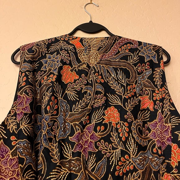 Summit Hill Unisex Floral & Bird Print Embellished Vest - Picture 14 of 16